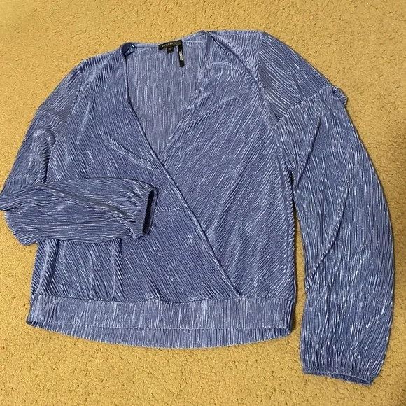 Dynamite wrap top - Picture 3 of 5